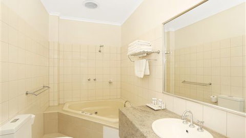 Quality Inn & Suites The Menzies - Coogee Beach Accommodation 1