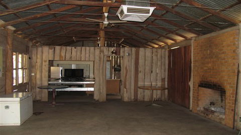 TreeTops Log Cabin - Coogee Beach Accommodation 0