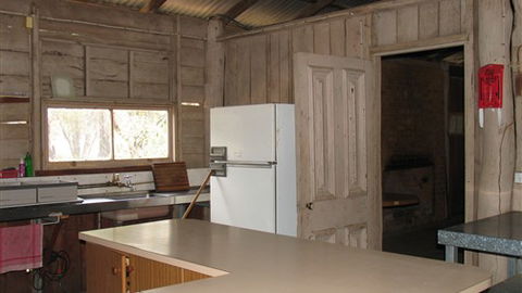 TreeTops Log Cabin - Coogee Beach Accommodation 1