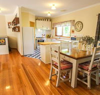 Bright Country Home - Coogee Beach Accommodation
