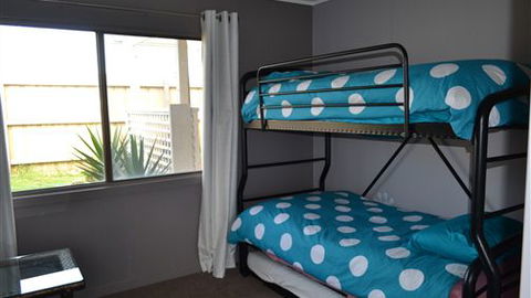 House On The Hill Port Campbell - Coogee Beach Accommodation 1