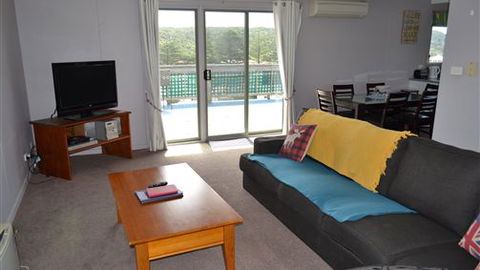 House On The Hill Port Campbell - Coogee Beach Accommodation 0