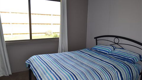 House On The Hill Port Campbell - Coogee Beach Accommodation 2