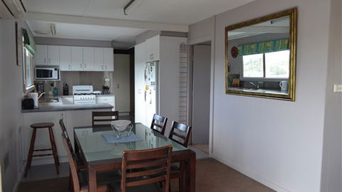 House On The Hill Port Campbell - Coogee Beach Accommodation 4