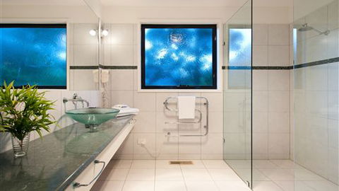 Springs Spa Villa - Coogee Beach Accommodation 2