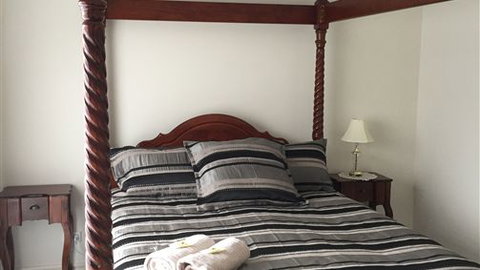 Gregory - Lake Wendouree - Coogee Beach Accommodation 0