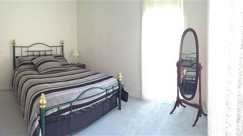 Gregory - Lake Wendouree - Coogee Beach Accommodation 3