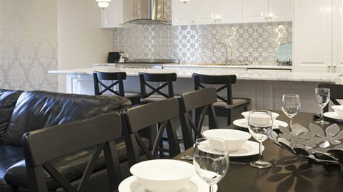Executive Townhouse On MacArthur - Coogee Beach Accommodation 1