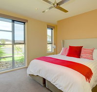 Canadian Lakehouse - Coogee Beach Accommodation