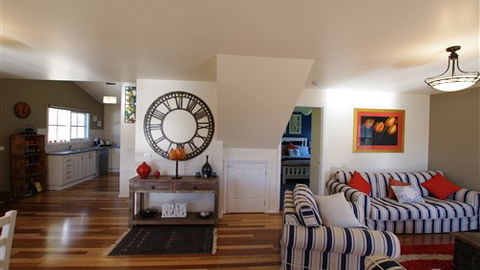 BlueMill Bright - Coogee Beach Accommodation 3