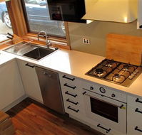 Wallace's - Crystal Creek Chalet 1 - Coogee Beach Accommodation