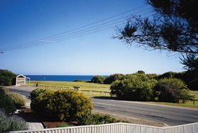 Botts Beach Retreat - Coogee Beach Accommodation 2