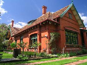 Buxton Manor - George Lowe Esquire Apartment - Coogee Beach Accommodation 0