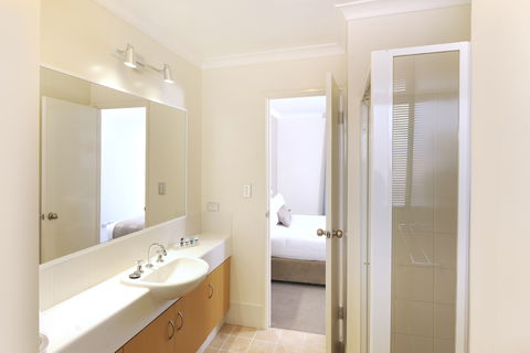 Assured Waterside Apartments - Coogee Beach Accommodation 7