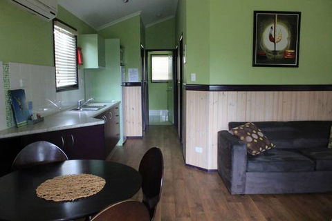 Aussie Outback Oasis Cabin & Van Village - Coogee Beach Accommodation 1
