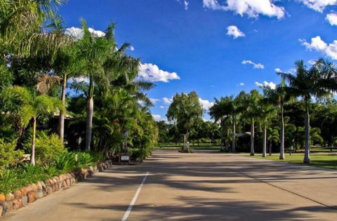 Aussie Outback Oasis Cabin & Van Village - Coogee Beach Accommodation 2