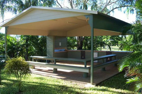 Aussie Outback Oasis Cabin & Van Village - Coogee Beach Accommodation 4