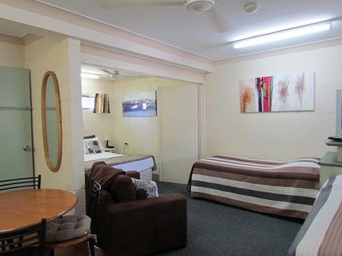 Ayr Max Motel - Coogee Beach Accommodation 1