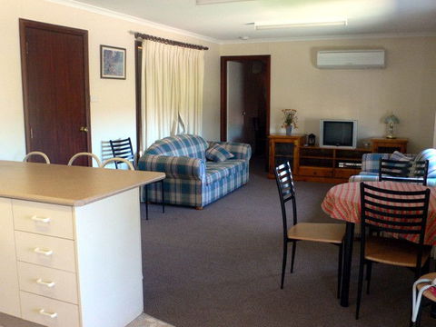 Back O' Bourke Accommodation - Coogee Beach Accommodation 2
