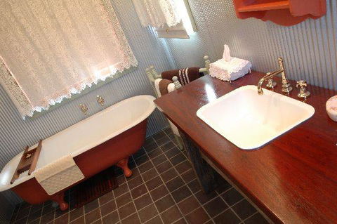 Wombat Lodge - Coogee Beach Accommodation 3