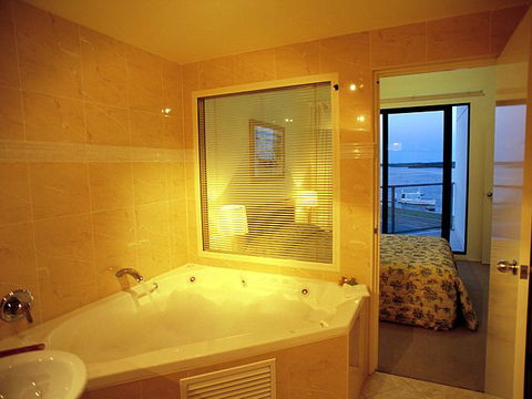 Boathouse Resort Tea Gardens - Coogee Beach Accommodation 1