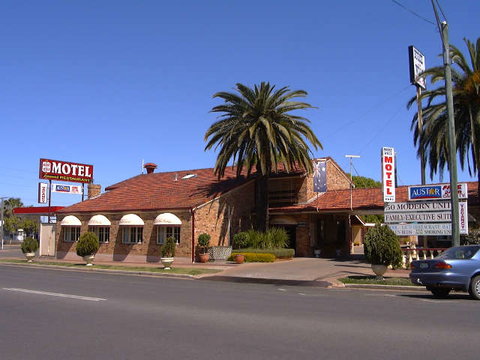 Burke & Wills Motor Inn - Coogee Beach Accommodation 0