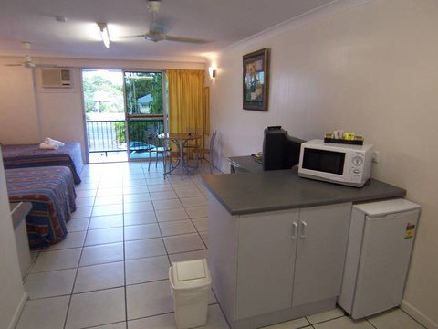 Cairns Holiday Lodge - Coogee Beach Accommodation 1