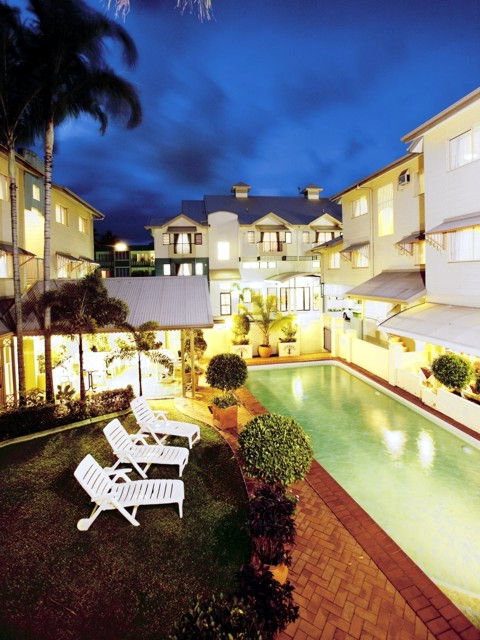 Cairns Queens Court - Coogee Beach Accommodation 1
