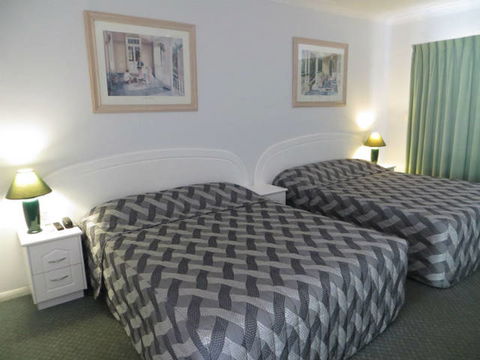 Charters Towers Heritage Lodge Motel - Coogee Beach Accommodation 7