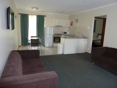 Werribee Motel & Apartments - Coogee Beach Accommodation 1