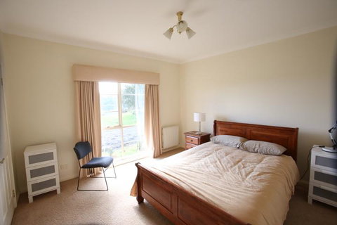 Farm Accommodation - Coogee Beach Accommodation 9