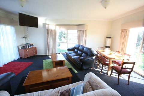 Farm Accommodation - Coogee Beach Accommodation 11