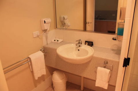 Country Roads Motor Inn - Gayndah - Coogee Beach Accommodation 1