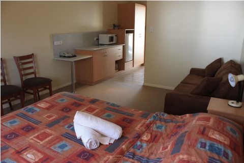 Country Roads Motor Inn - Gayndah - Coogee Beach Accommodation 4