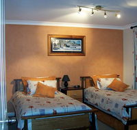 Elm Cottage - Tumut - Coogee Beach Accommodation