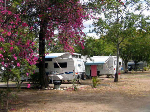 Emerald Cabin & Caravan Village - Coogee Beach Accommodation 3