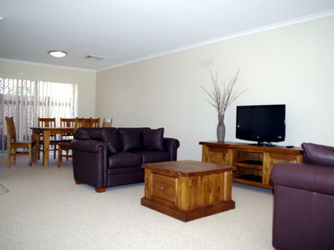 Fairways Bed & Breakfast At Jerilderie - Coogee Beach Accommodation 2
