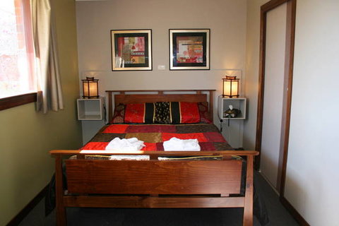 Golden Embers Apartments And B & B - Coogee Beach Accommodation 0