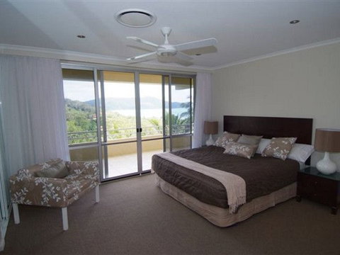 Hamilton Island Private Apartment - Poinciana - Coogee Beach Accommodation 2