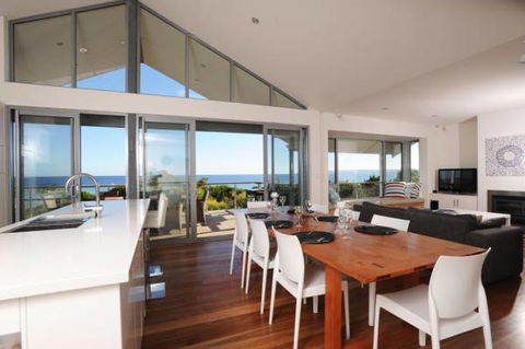 Island Beach Escape - Beachcomber - Coogee Beach Accommodation 0