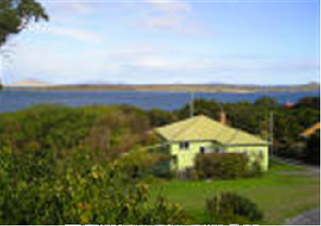 Lady Barron Holiday Home - Coogee Beach Accommodation 3