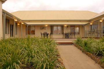 Ledcourt Waters - Coogee Beach Accommodation 5