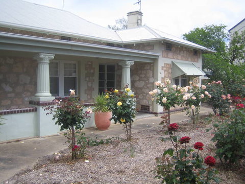 MacDonnell House (Naracoorte Cottages) - Coogee Beach Accommodation 5