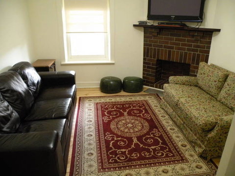 MacDonnell House (Naracoorte Cottages) - Coogee Beach Accommodation 7