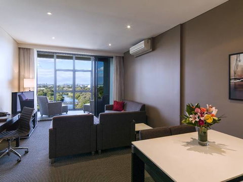 Meriton Serviced Apartments Parramatta - Coogee Beach Accommodation 2