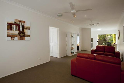Mt Coolum Retreat 'A Bed & Breakfast' - Coogee Beach Accommodation 2