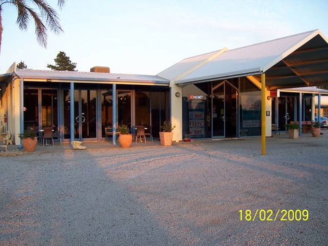 Paddle Steamer Motel - Coogee Beach Accommodation 1