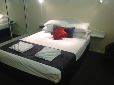 Parkside Motel & Licensed Restaurant - Coogee Beach Accommodation 0