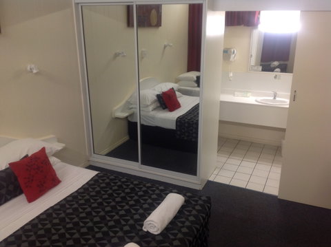 Parkside Motel & Licensed Restaurant - Coogee Beach Accommodation 3