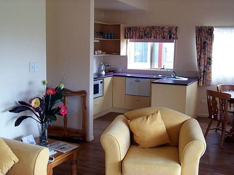 Poinciana Cottages - Coogee Beach Accommodation 0